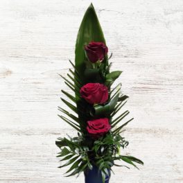 Nyújtott 3 szálas bordó rózsa csokor 