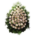 ŐRZÖTT EMLÉK – CSEPP ALAKÚ ÁLLÓ ORCHIDEAKOSZORÚ