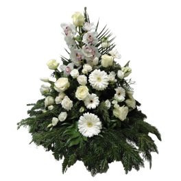   BÉKE ÖLELÉSE – FEHÉR OÁZISOS GYÁSZKOSZORÚ ORCHIDEÁVAL ÉS VEGYES VIRÁGOKKAL