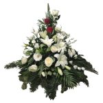 LILIOMOS EMLÉKEZÉS – OÁZISOS BÚCSÚKOSZORÚ FEHÉR LILOMMAL ÉS VÖRÖS RÓZSÁVAL