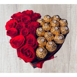   Vörös Rózsa szív alakú boxban 15 szálas, Ferrero desszerttel